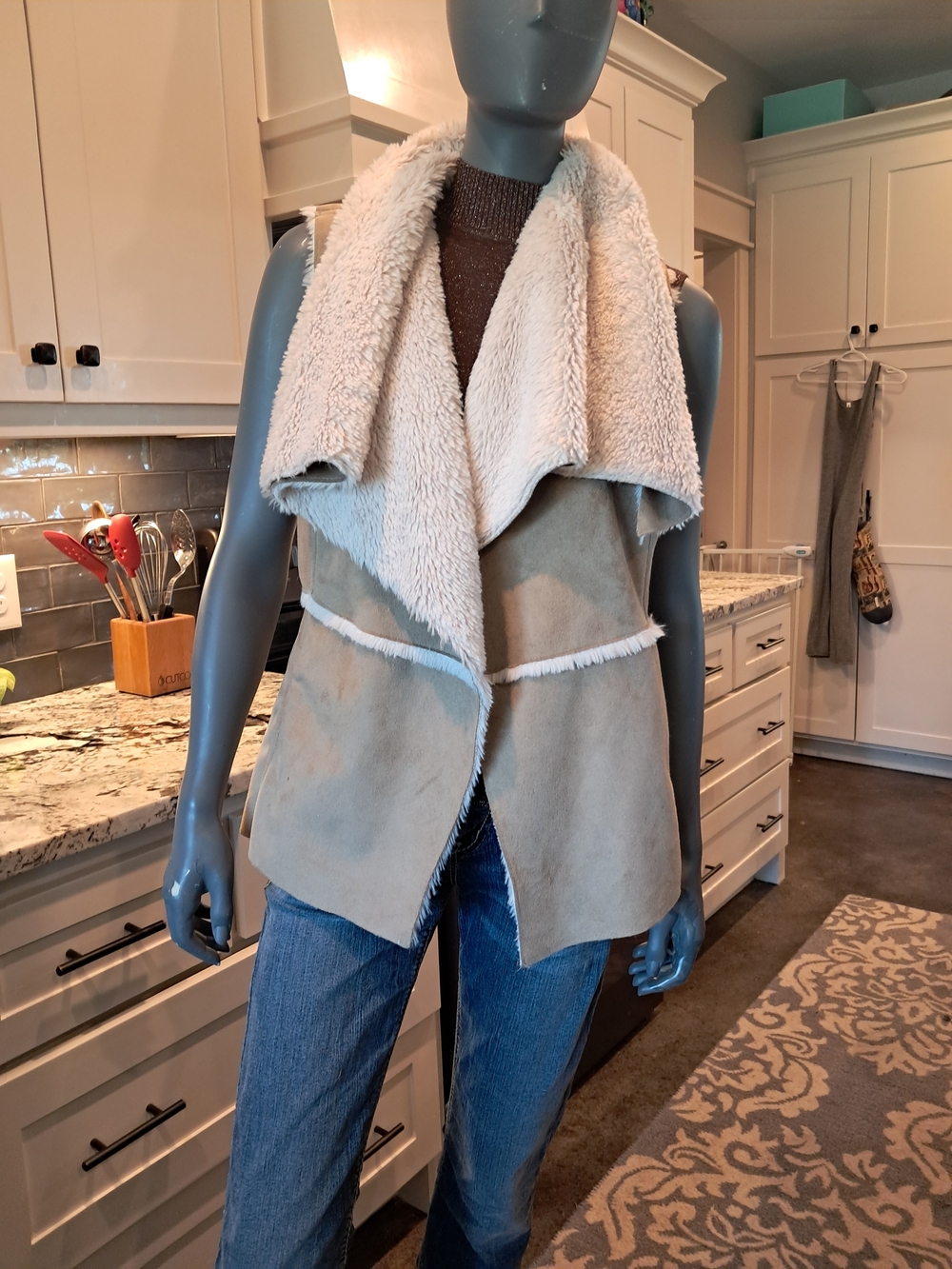 Quinn Faux-Shearling Vest in Cream and Tan